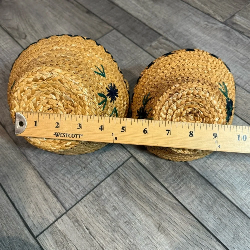Set of 2 Small Vintage Floral Straw Nesting Baskets
